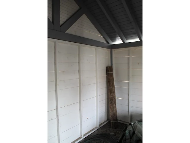 Compleet tuinhuis met overkapping. afmeting tuinhuis 250 x 400 x 370cm. - afbeelding 7 van  8