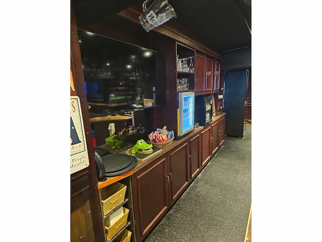 Complete bar met achterwand en luifel - afbeelding 3 van  6