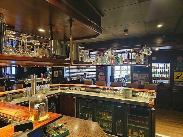 Complete bar met achterwand en luifel - afbeelding 4 van  6
