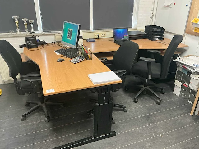 Complete bureau opstelling inclusief pc en laptop - afbeelding 1 van  10