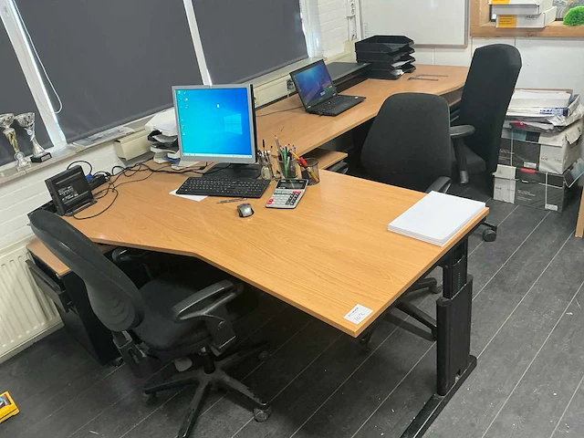 Complete bureau opstelling inclusief pc en laptop - afbeelding 3 van  10
