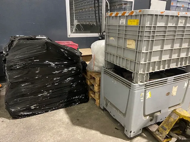 Complete inhoud magazijn en kantoorinventaris - afbeelding 3 van  82