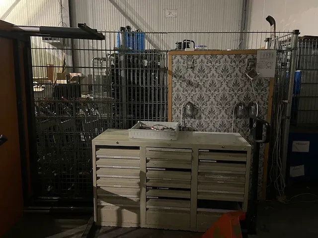 Complete inhoud magazijn en kantoorinventaris - afbeelding 11 van  82