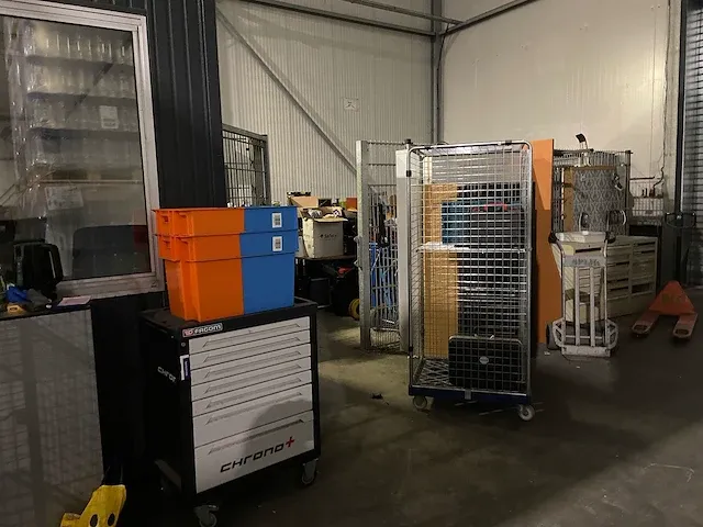 Complete inhoud magazijn en kantoorinventaris - afbeelding 1 van  82
