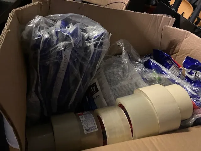 Complete inhoud magazijn en kantoorinventaris - afbeelding 20 van  82