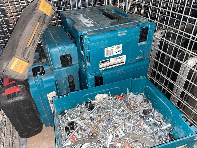Complete inhoud magazijn en kantoorinventaris - afbeelding 33 van  82