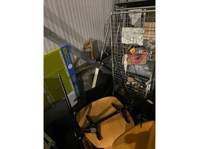 Complete inhoud magazijn en kantoorinventaris - afbeelding 52 van  82