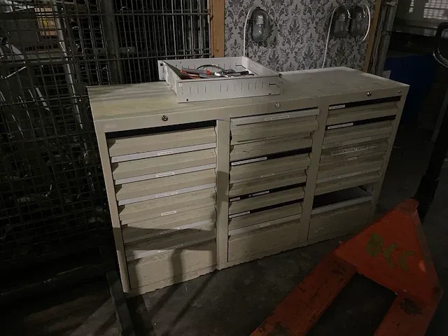 Complete inhoud magazijn en kantoorinventaris - afbeelding 68 van  82