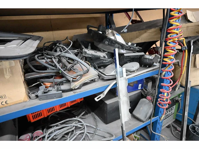 Complete inhoud voorraad en magazijninventaris met scania onderdelen en gereedschappen - afbeelding 2 van  33