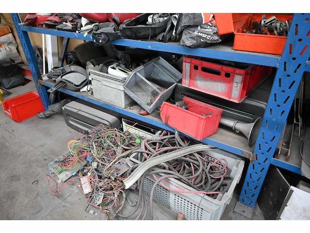 Complete inhoud voorraad en magazijninventaris met scania onderdelen en gereedschappen - afbeelding 3 van  33