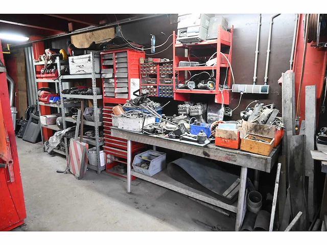 Complete inhoud voorraad en magazijninventaris met scania onderdelen en gereedschappen - afbeelding 1 van  33