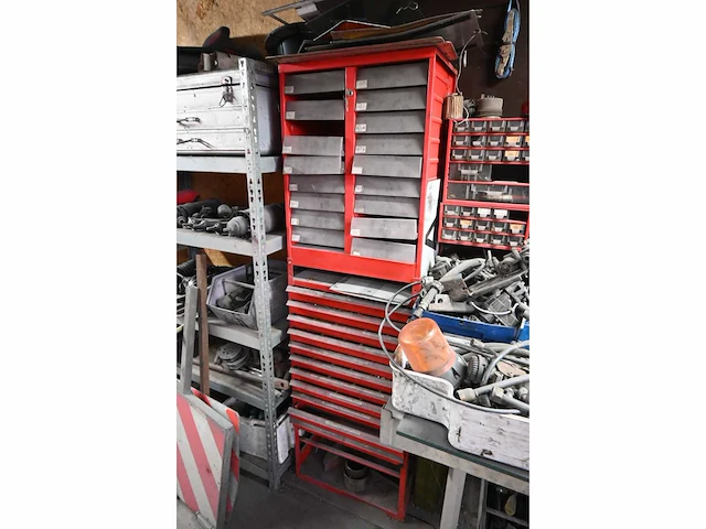 Complete inhoud voorraad en magazijninventaris met scania onderdelen en gereedschappen - afbeelding 18 van  33