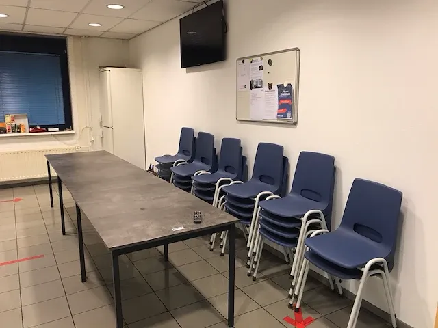 Complete kantine inventaris en televisie - afbeelding 1 van  19
