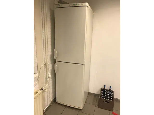Complete kantine inventaris en televisie - afbeelding 17 van  19