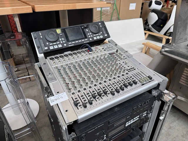 Complete muziekinstallatie met flightcase behringer, tascam, denon, sony, yamaha - afbeelding 2 van  9