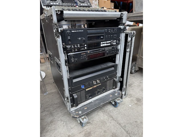 Complete muziekinstallatie met flightcase behringer, tascam, denon, sony, yamaha - afbeelding 5 van  9