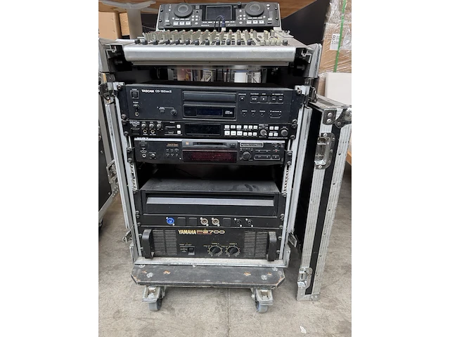 Complete muziekinstallatie met flightcase behringer, tascam, denon, sony, yamaha - afbeelding 6 van  9