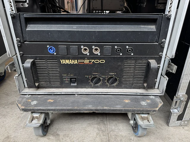 Complete muziekinstallatie met flightcase behringer, tascam, denon, sony, yamaha - afbeelding 7 van  9