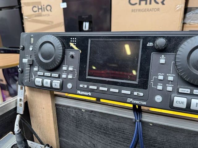 Complete muziekinstallatie met flightcase numark, behringer, denon, sony, shure, yamaha - afbeelding 9 van  12