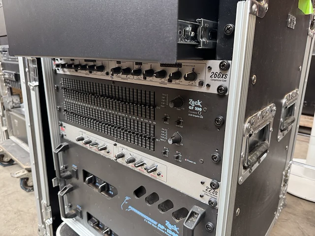 Complete muziekinstallatie met flightcase zeck - afbeelding 5 van  7