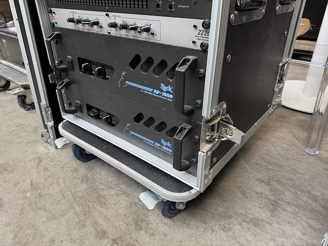 Complete muziekinstallatie met flightcase zeck - afbeelding 6 van  7