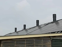 Complete prefab stal met zonnepaneel installatie - afbeelding 8 van  47