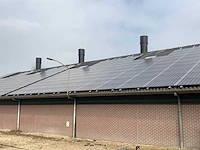 Complete prefab stal met zonnepaneel installatie - afbeelding 15 van  47