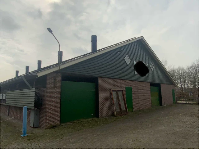 Complete prefab stal met zonnepaneel installatie - afbeelding 26 van  47