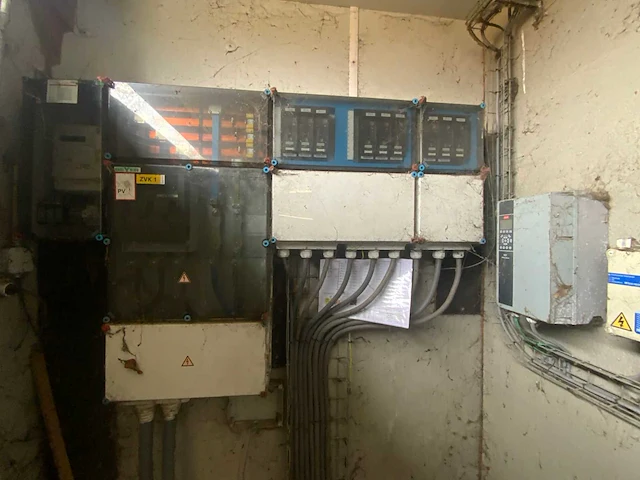 Complete prefab stal met zonnepaneel installatie - afbeelding 29 van  47