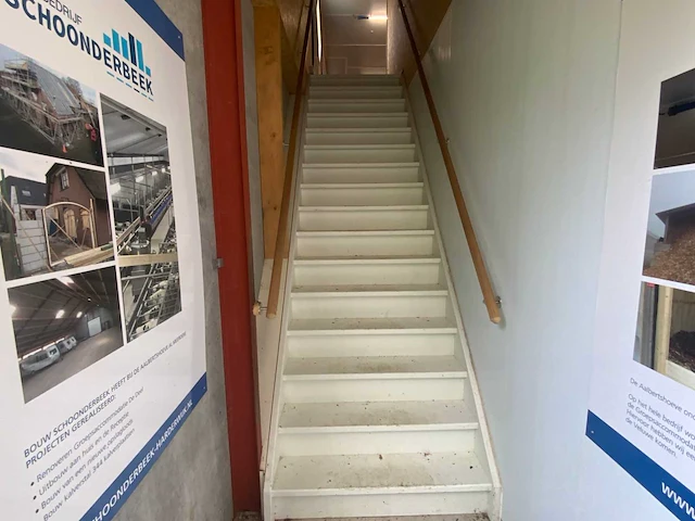 Complete prefab stal met zonnepaneel installatie - afbeelding 35 van  47