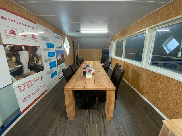 Complete prefab stal met zonnepaneel installatie - afbeelding 37 van  47