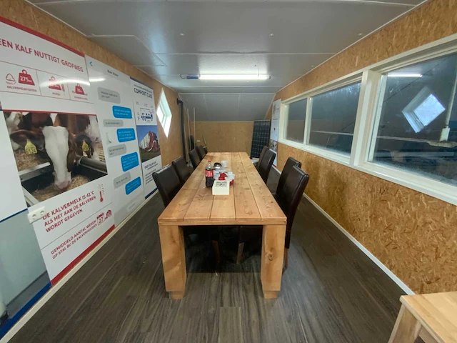 Complete prefab stal met zonnepaneel installatie - afbeelding 38 van  47