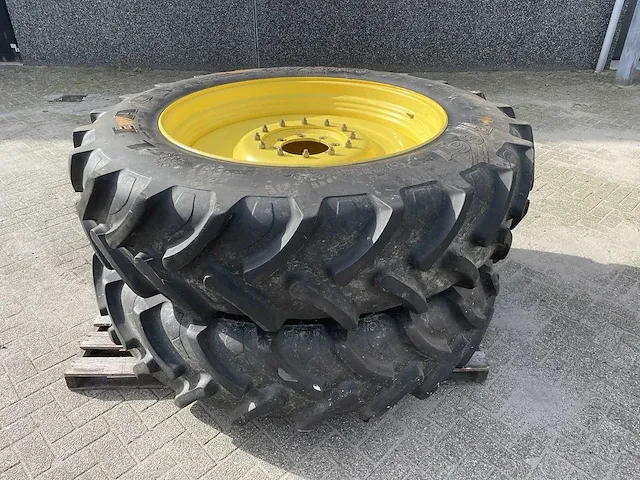 Complete set banden met velg. - afbeelding 6 van  9