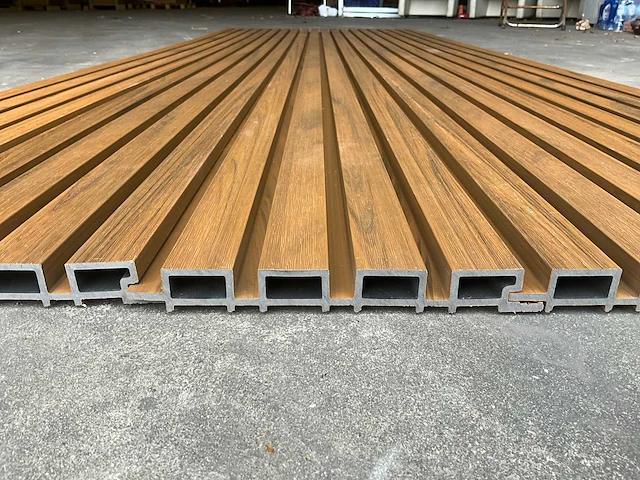 Composiet gevelbekleding rhombusprofiel 2900x219x26 mm (70x) - afbeelding 7 van  8