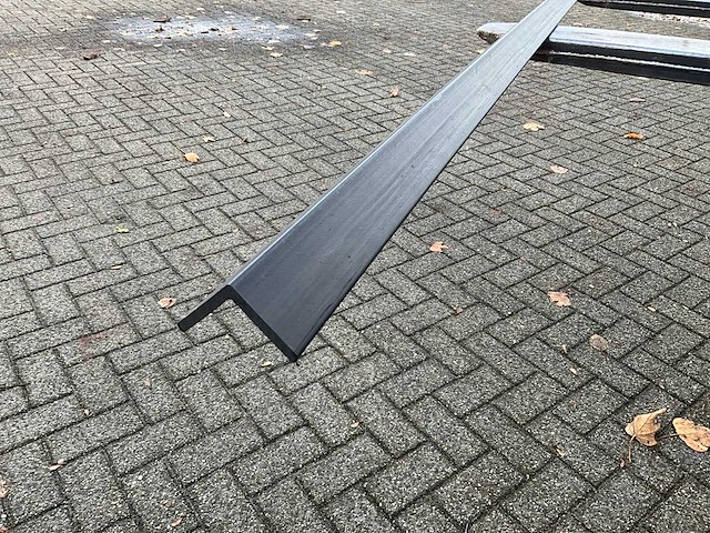 Composiet hoekprofiel 290 cm (5x) - afbeelding 1 van  3