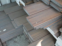 Composiet planken in diverse maten en kleurstellingen op pallet. - afbeelding 2 van  2