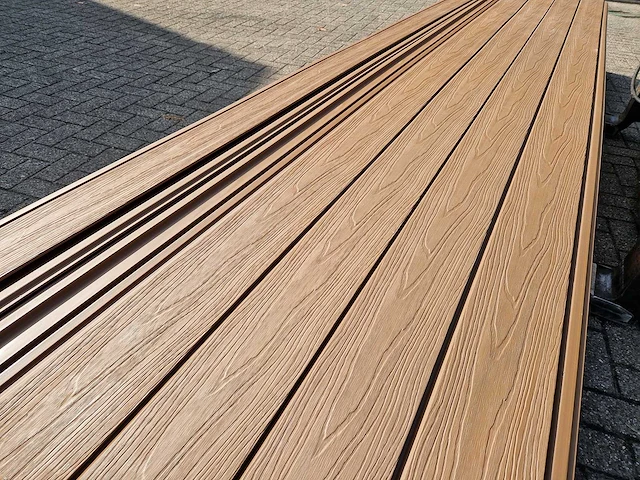 Composiet rabatplank 4000 x 1720 x 20.5 mm (134x) - afbeelding 9 van  10