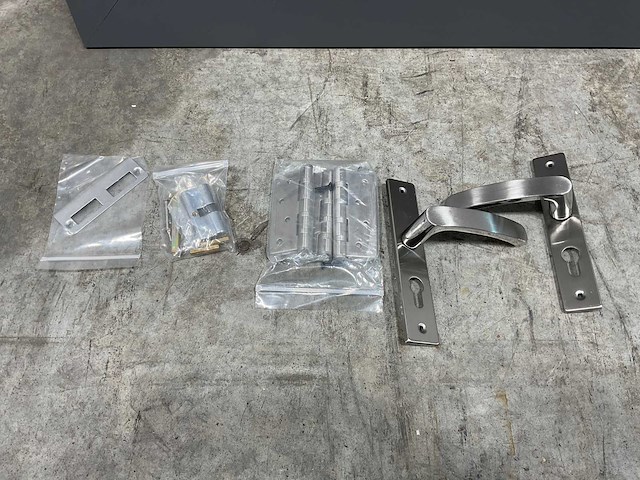 Composiet tuindeur in kozijn - houtlook antraciet - 270x108 cm - afbeelding 6 van  15