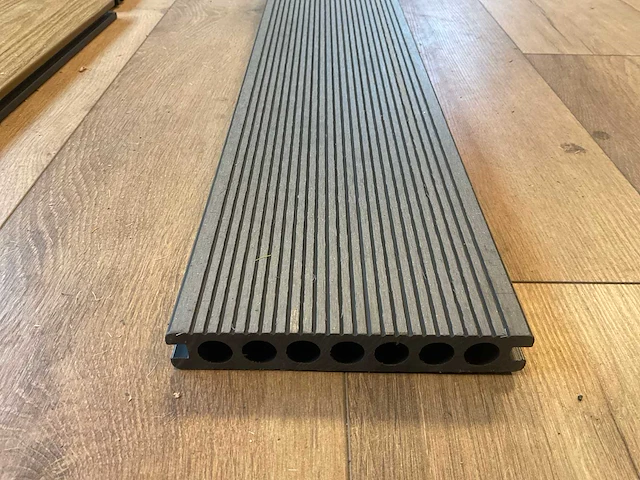 Composiet vloer plank zwart (14x) - afbeelding 4 van  14