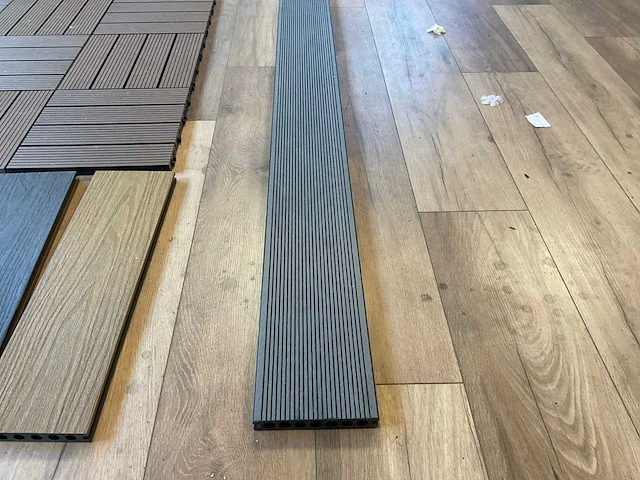Composiet vloer plank zwart (14x) - afbeelding 6 van  14