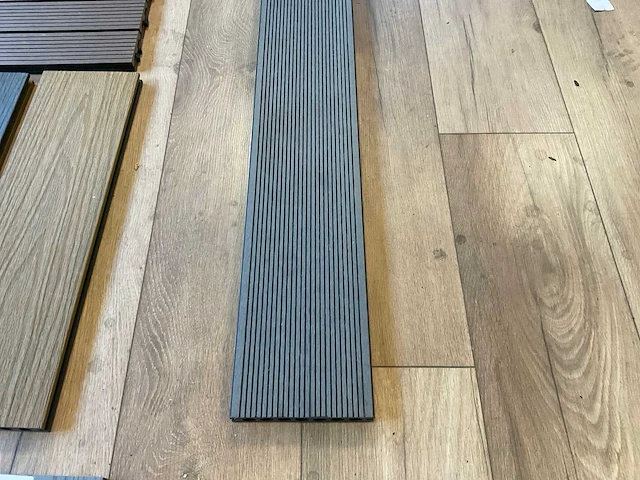 Composiet vloer plank zwart (28x) - afbeelding 6 van  14