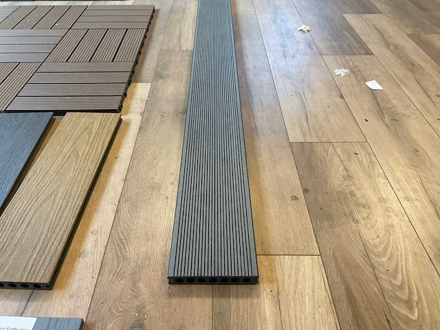 Composiet vloer plank zwart (28x) - afbeelding 6 van  14