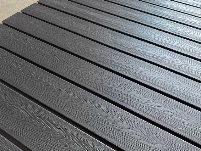 Composiet vloer plank zwart (6m2) - afbeelding 10 van  11