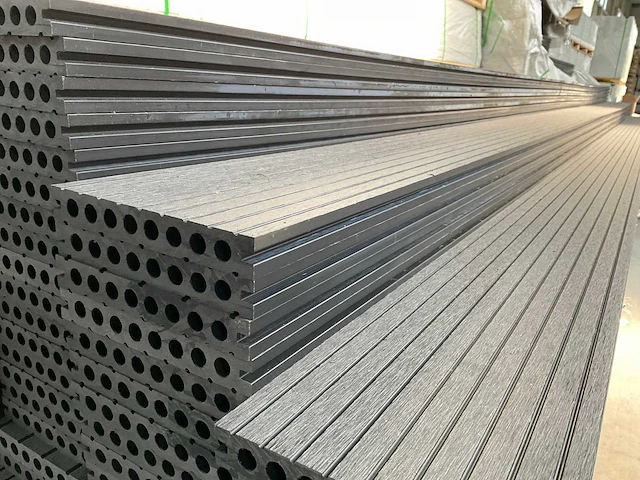 Composiet vlonderplank 4000x145x21mm (118x) - afbeelding 3 van  5