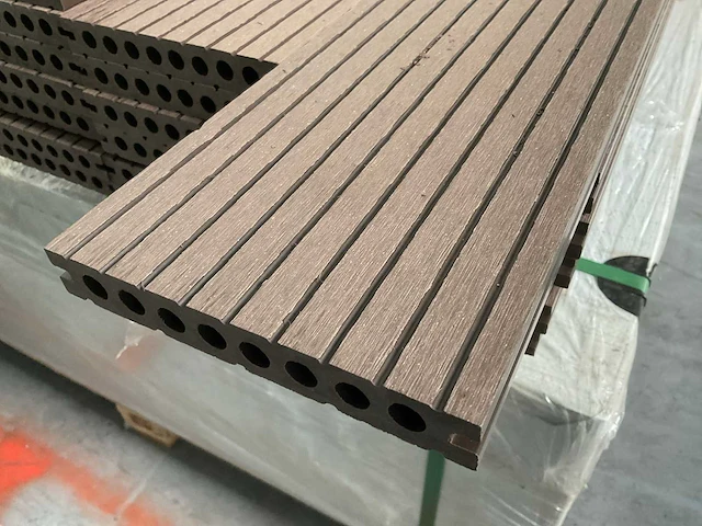 Composiet vlonderplank 4000x145x21mm (190x) - afbeelding 1 van  4