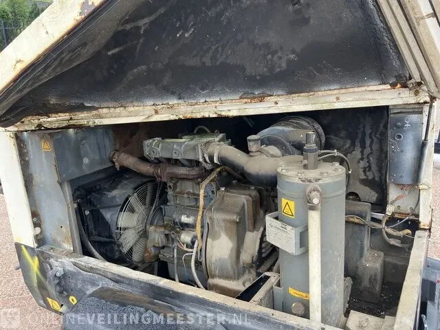 Compressor atlas copco, wit, bouwjaar onbekend - afbeelding 2 van  11