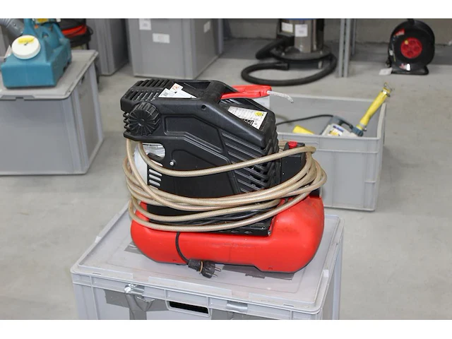 Compressor concorde cmx205 in kunststof krat. - afbeelding 1 van  3