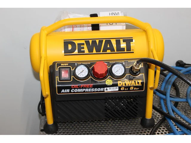 Compressor dewalt dpc6mrc met slangen en spuitmond. - afbeelding 2 van  2