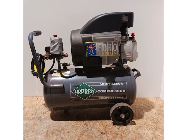Compressor, haakse slijper en accuboormachine - afbeelding 3 van  27