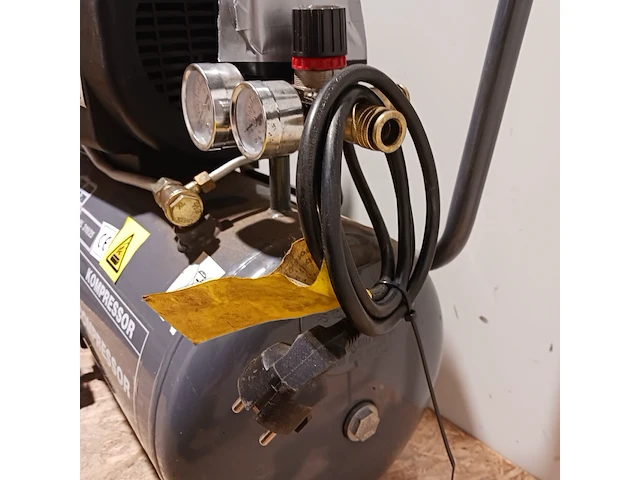 Compressor, haakse slijper en accuboormachine - afbeelding 23 van  27